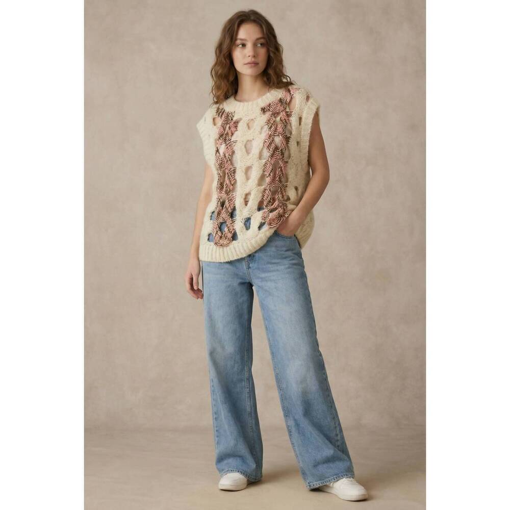 NEW MELLO crochet knit top with floral appliqué in ivory